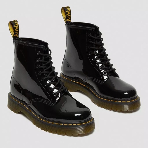 NEW Dr. Martens Black Leather Lace Up Boots Size 7 Shiny - Picture 3 of 9